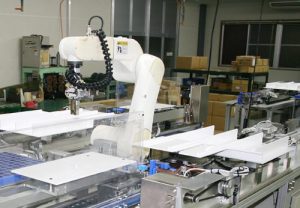 従来、人が手巻きしていたものをロボットを使い、オートメーション化する装置です。機械化することにより、高品質な製品を安定して加工できるようになりました。